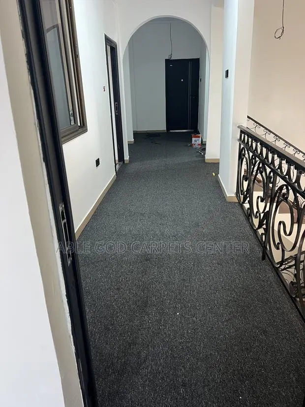 Gray Woolen Carpets for Corridor, Offices, Rooms and Floors · Photo 1