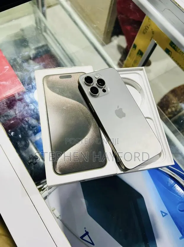 Apple iPhone 15 Pro Max 256 GB Silver · Photo 1