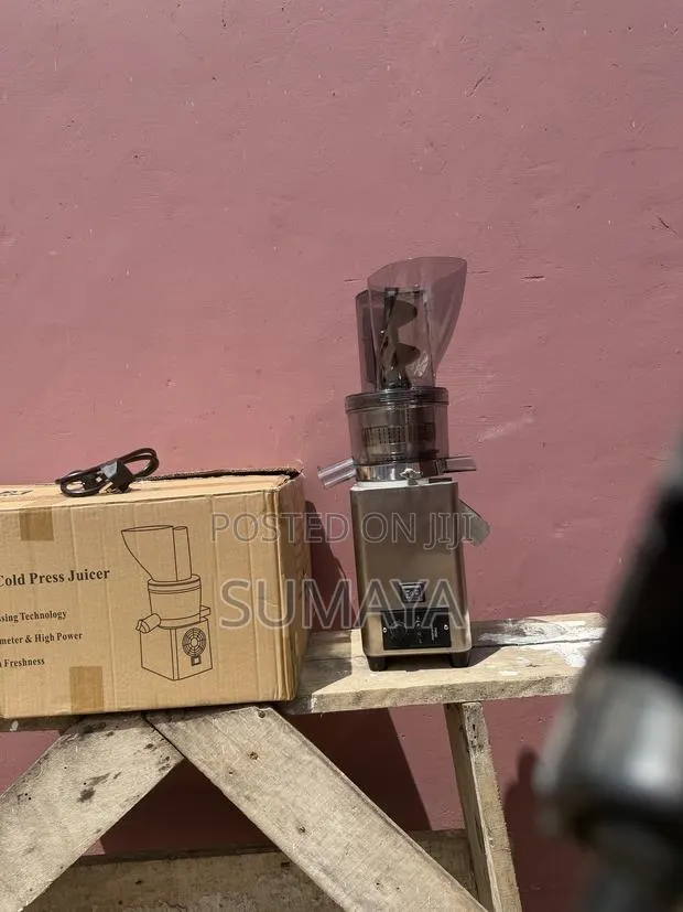 Brand New 750W Commercial Cold-Press Juicer – Never Used · Photo 1