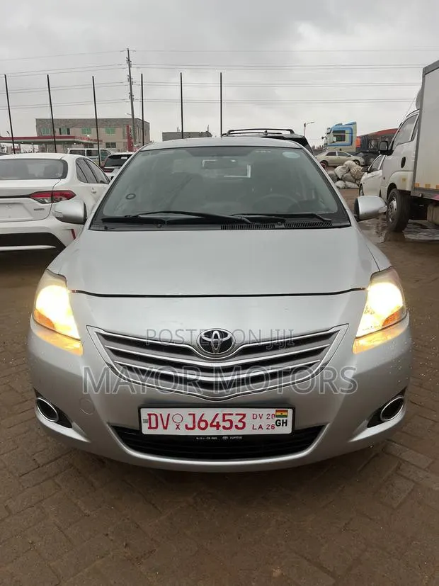 Toyota Vios 2012 Silver · Photo 1