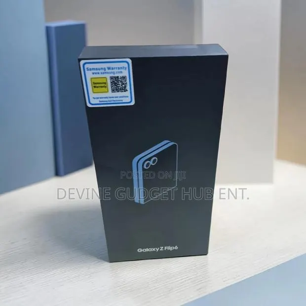 New Samsung Galaxy Z Flip6 256 GB Blue · Photo 1