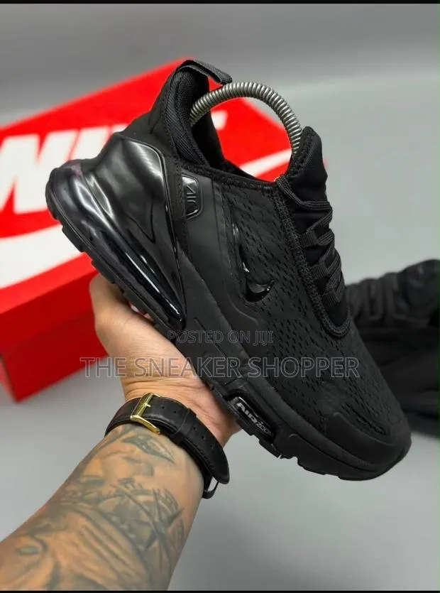 Nike Air Max 270 - Triple Black · Photo 1
