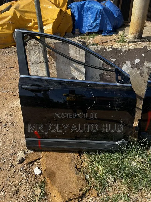 Honda CR-V 2017 2018 2019 2020 2021 2022 Front Right Door Complete · Photo 1