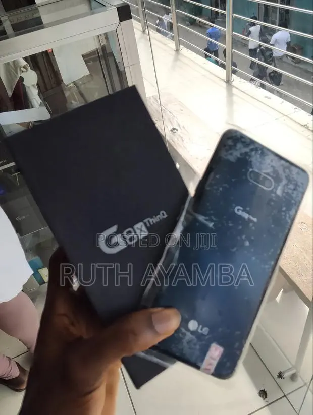 New LG G8X Thinq 128 GB Black · Photo 1