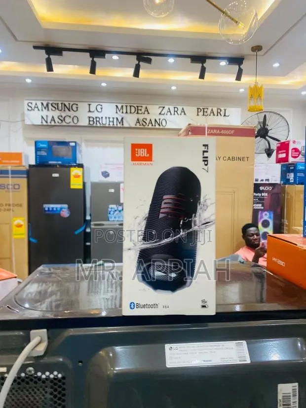 Unique JBL Flip 7 Portable Bluetooth Speaker(Black) · Photo 1