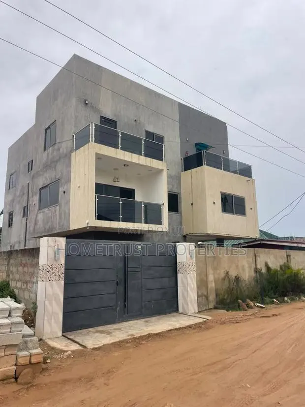 8bdrm Duplex in Mallam Tetegu for sale · Photo 1