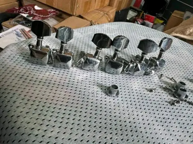 Guitar Tuning Pegs · Photo 1