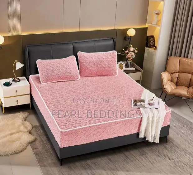 High Quality Comfy Soft Fluffy Waterproof Mattress Protector Available · Photo 1