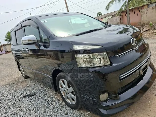Toyota Voxy 2010 Black · Photo 1