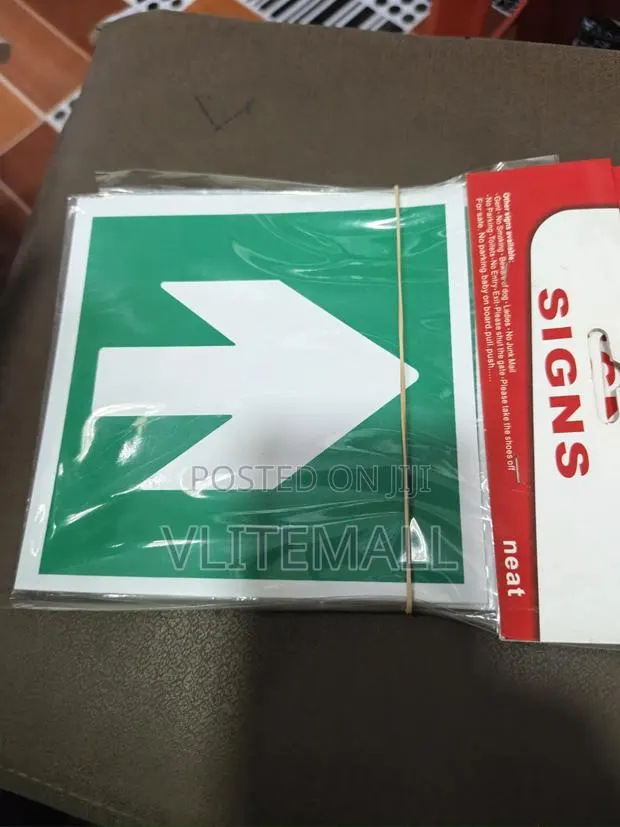 Directions Arrow Sign · Photo 1