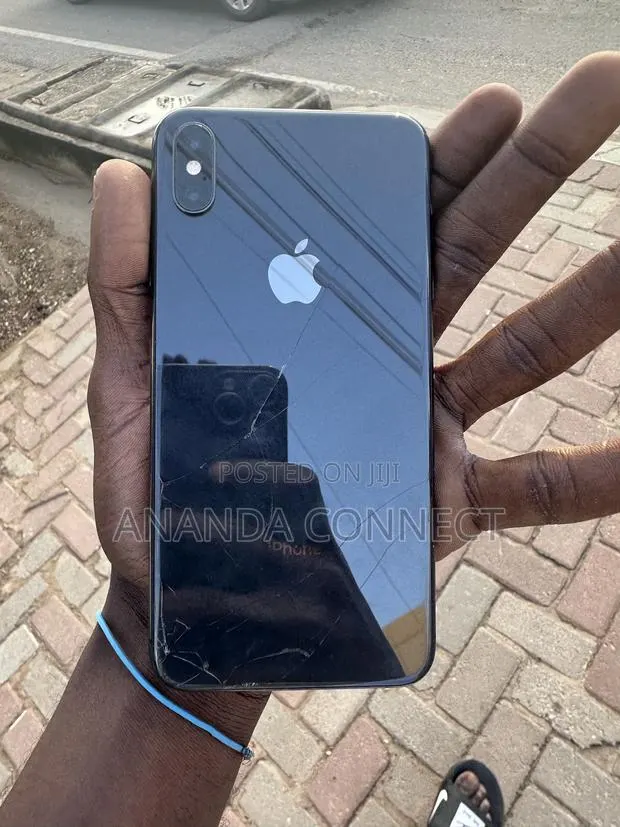 Apple iPhone XS Max 64 GB Black · Photo 1