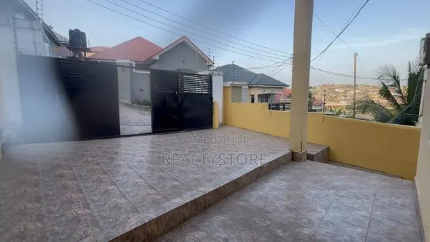 3bdrm House in Kwabenya Abuom Hills, Accra Metropolitan for rent · Photo 1