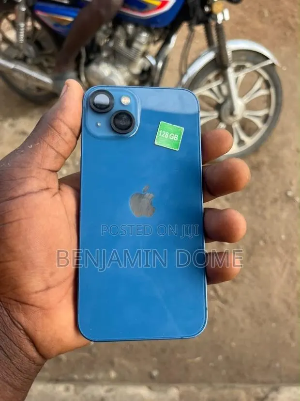 Apple iPhone 13 128 GB Blue · Photo 1