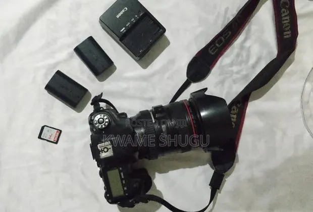 Canon 6d With 24 - 105 Lens, Two Batteries, Charger and 64g Sd Card · Photo 1
