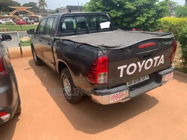 Pickup Truck Available for Rentals Book Now Toyota Hilux · Photo 1
