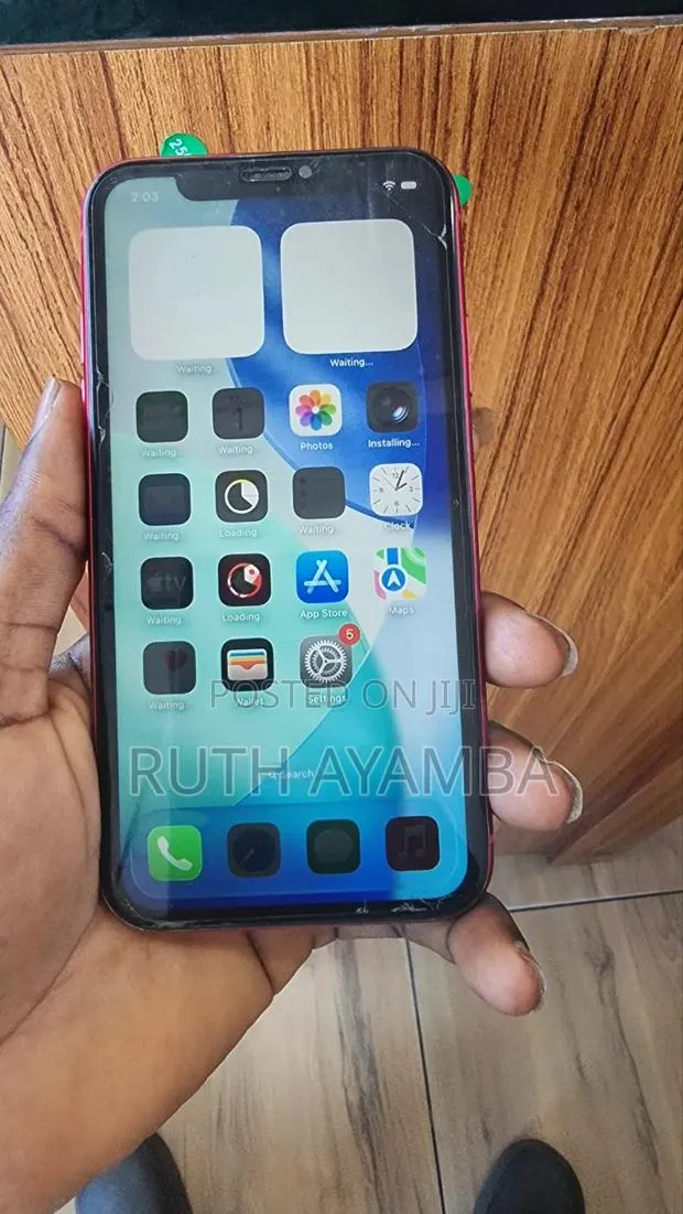 New Apple iPhone 14 Pro 128 GB Gold · Photo 3