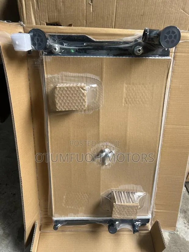 Toyota Corolla 2009 2010 2011 2012 2013 Radiator (Water Tank) · Photo 1