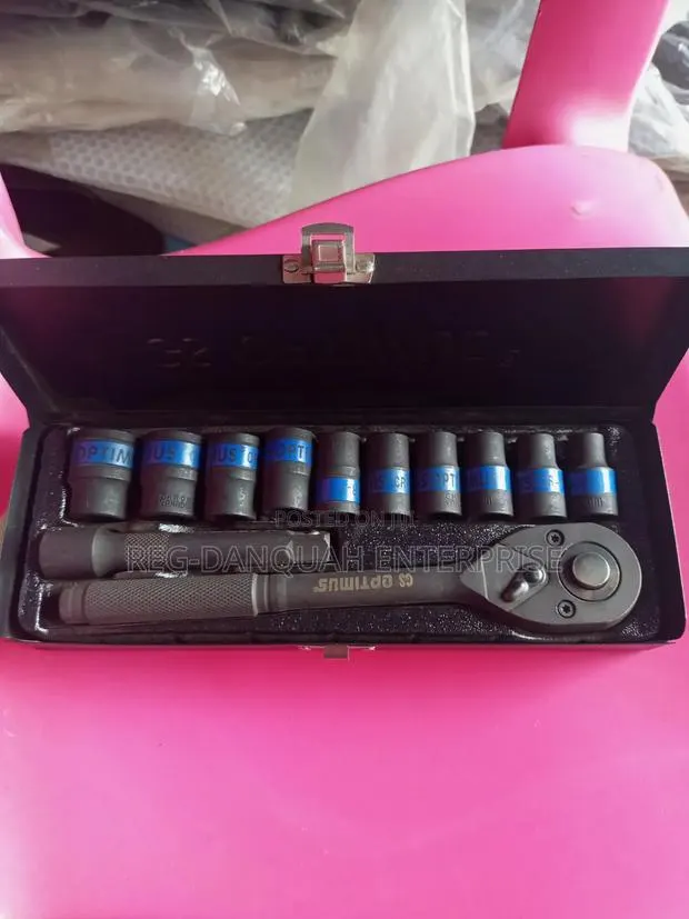 12 Pieces 1/2 Drive Socket Set · Photo 1