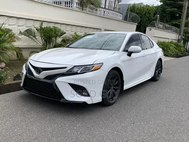 Toyota Camry 2020 White · Photo 1
