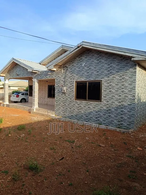 9bdrm House in New Land Estate, Peace Clinic Area for sale · Photo 1