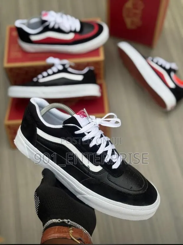 Vans Sneakers · Photo 1