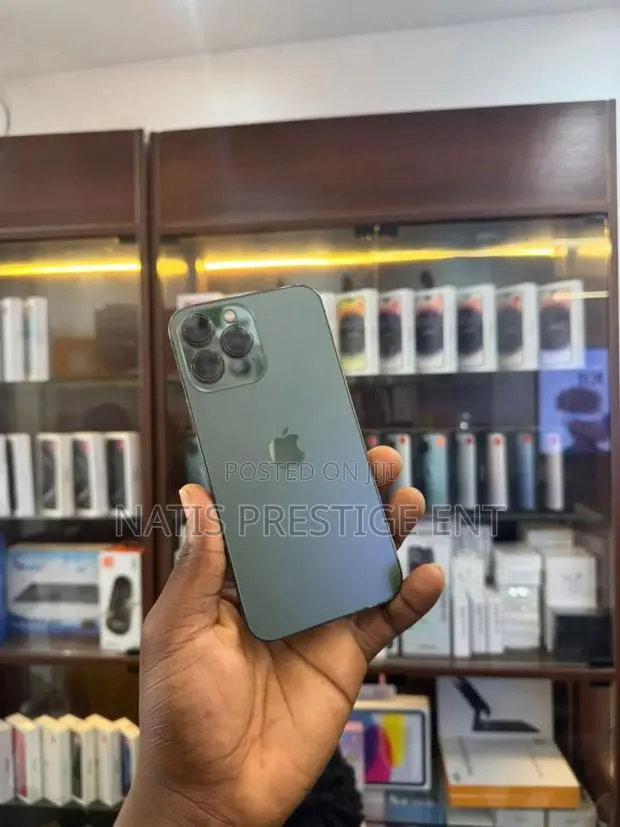 Apple iPhone 11 Pro Max 256 GB Green · Photo 1