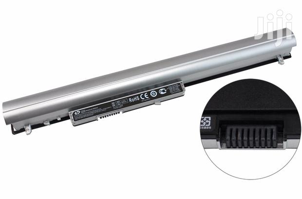 HP LA04 Notebook Replacement Battery · Photo 1