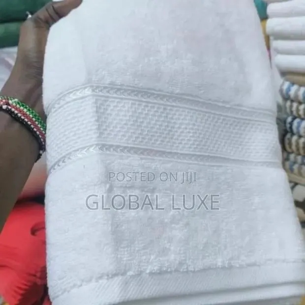 Premium White Hotel Towels – Soft & Absorbent · Photo 1