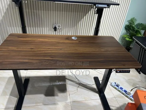 140 Cm Electric or Automatic Adjustable Table · Photo 2