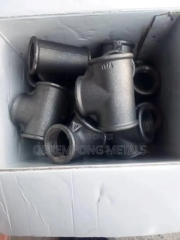 11/4" Steel Tee Threaded · Photo 1