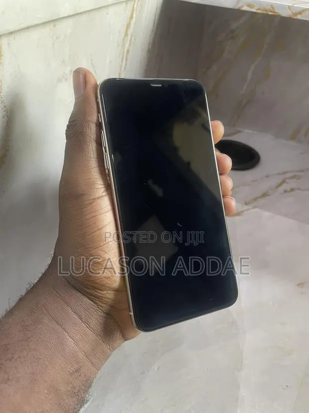 Apple iPhone 11 Pro Max 64 GB White · Photo 1
