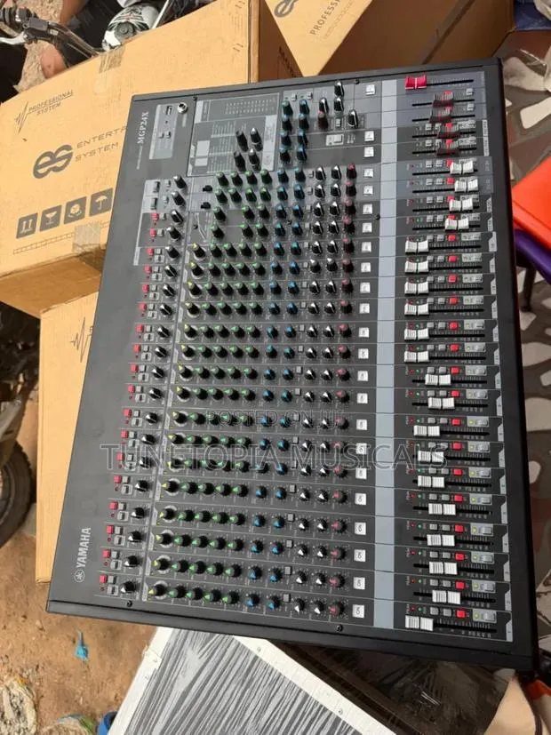 Yamaha Mgp24x 24-Channel Mixer With 16 Studio-Grade D-Pre Mic Preamps · Photo 1