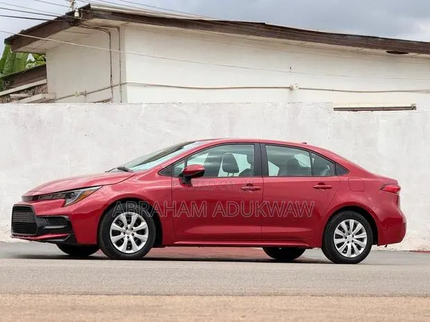 Toyota Corolla LE 2021 Red · Photo 1
