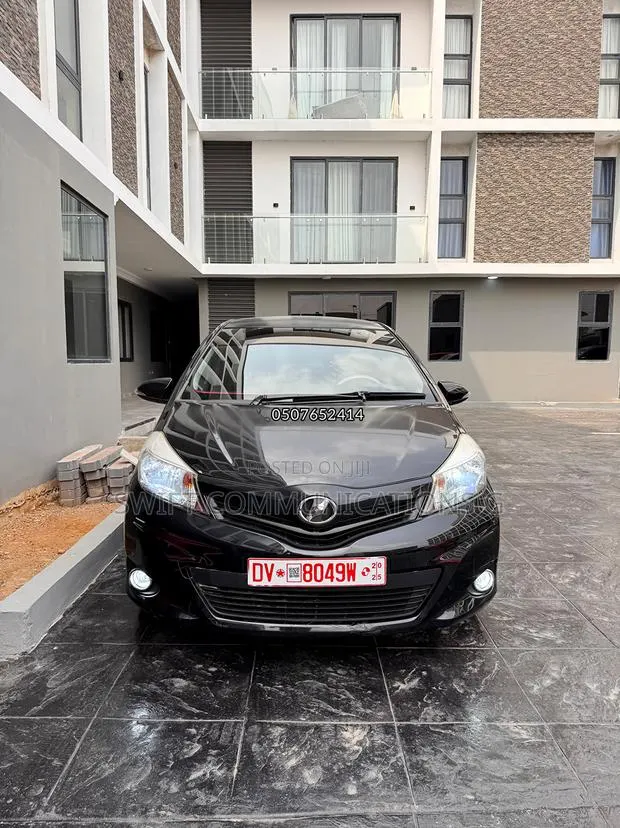Toyota Vitz 1.3 FWD 5dr 2012 Black · Photo 1