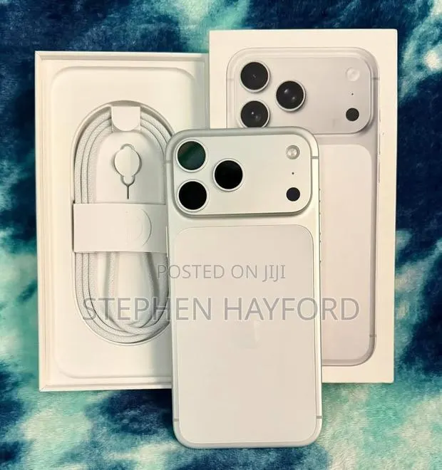 Apple iPhone 17 Pro Max 512 GB Silver · Photo 1
