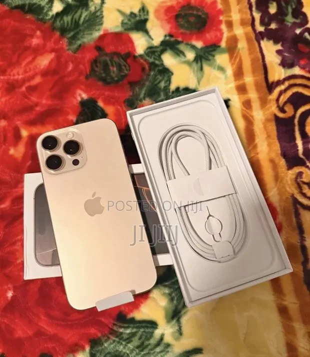 Apple iPhone 16 Pro Max 512 GB Gold · Photo 1