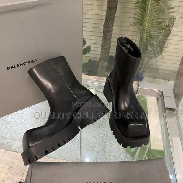 Balenciaga Bulldozer Black · Photo 1
