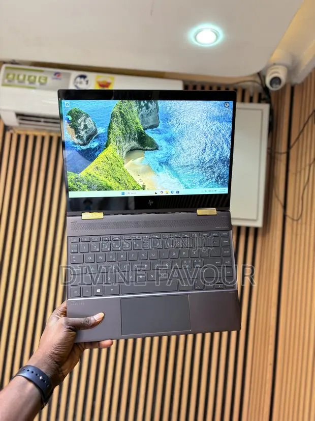 Laptop HP Spectra 13 8GB Intel Core i5 SSD 256GB · Photo 1