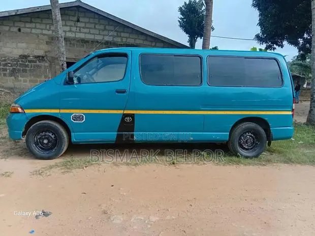 Toyota HiAce 2000 Blue · Photo 1