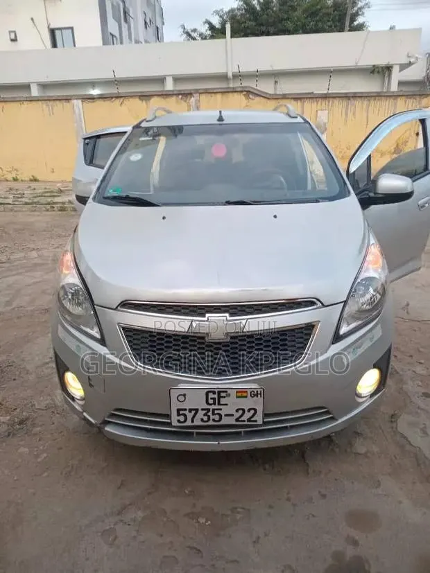 Chevrolet Spark 2012 Silver · Photo 1