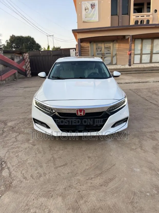Honda Accord Touring 2.0T 2018 White · Photo 1