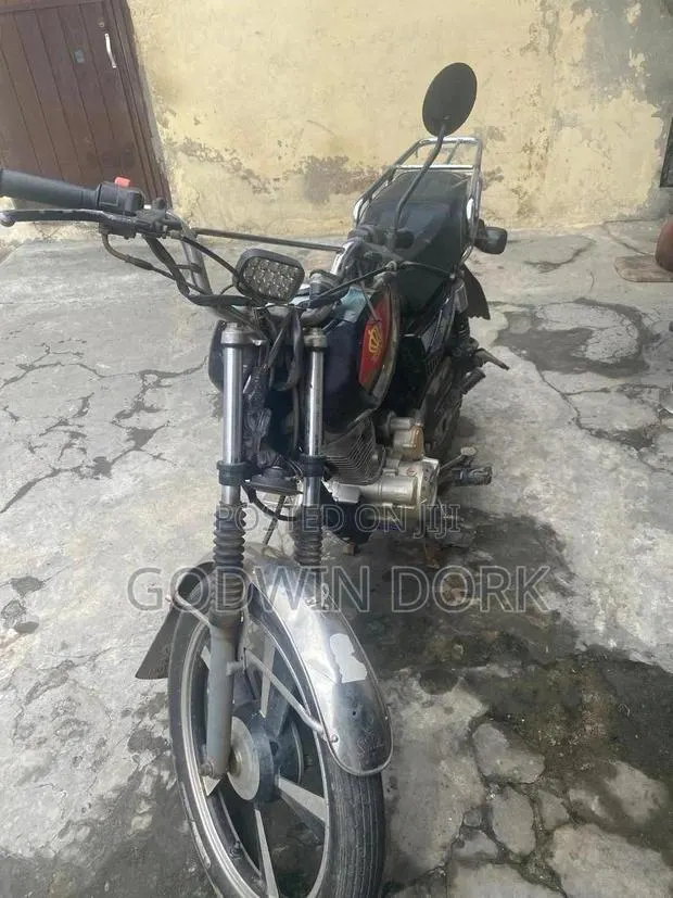 Royal Motorcycle 2023 Black · Photo 1