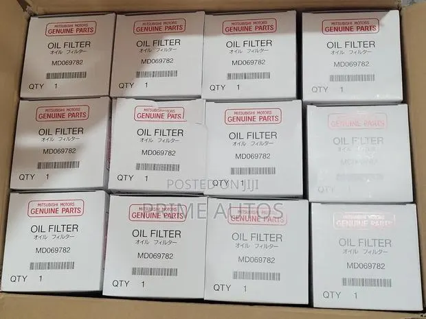 Genuine Mitsubishi ( MD069782 ) Motors Oil Filter · Photo 1