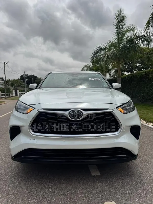 Toyota Highlander LE AWD 2020 White · Photo 1