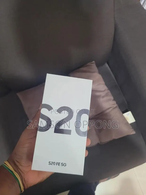 New Samsung Galaxy S20 FE 5G 128 GB Black · Photo 1