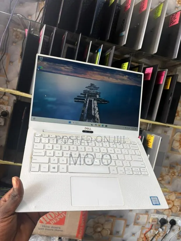 Laptop Dell XPS 13 9370 8GB Intel Core i7 SSD 256GB · Photo 1