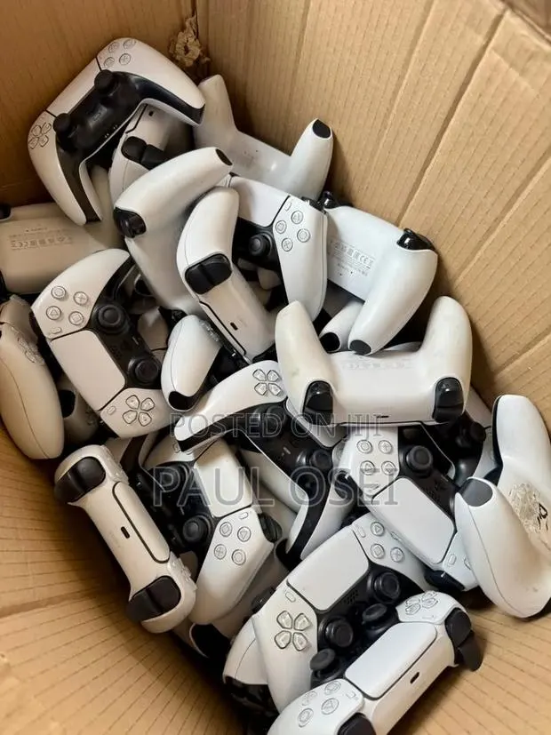 Ps5 Home Used Controllers · Photo 1