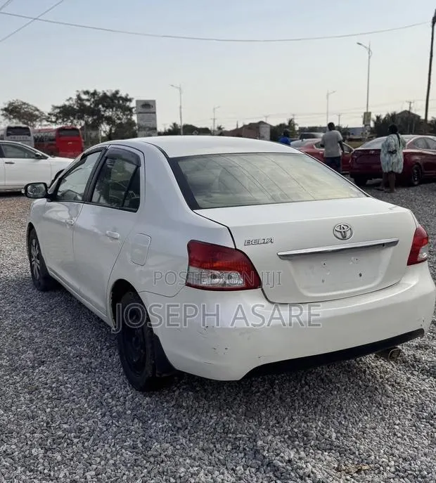 Toyota Belta 2010 White · Photo 1