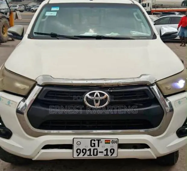 Toyota Hilux 2019 White · Photo 1