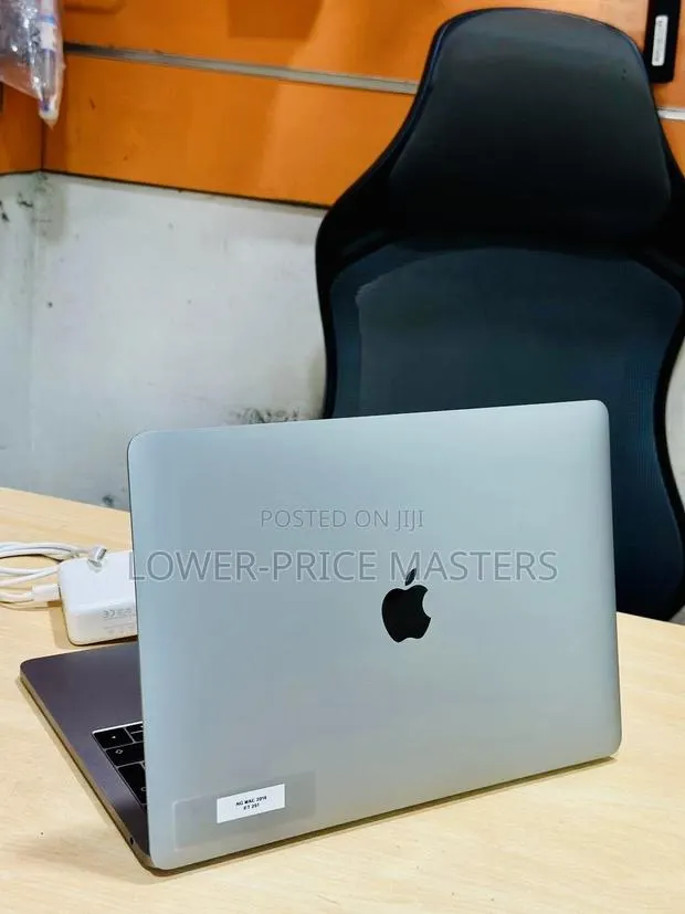 New Laptop Apple MacBook 2016 8GB Intel Core I5 SSD 256GB · Photo 1